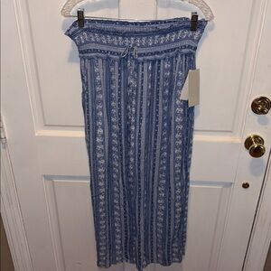 Kingston Blue Pant. Charming blue and white  Patterned Garment. Size L